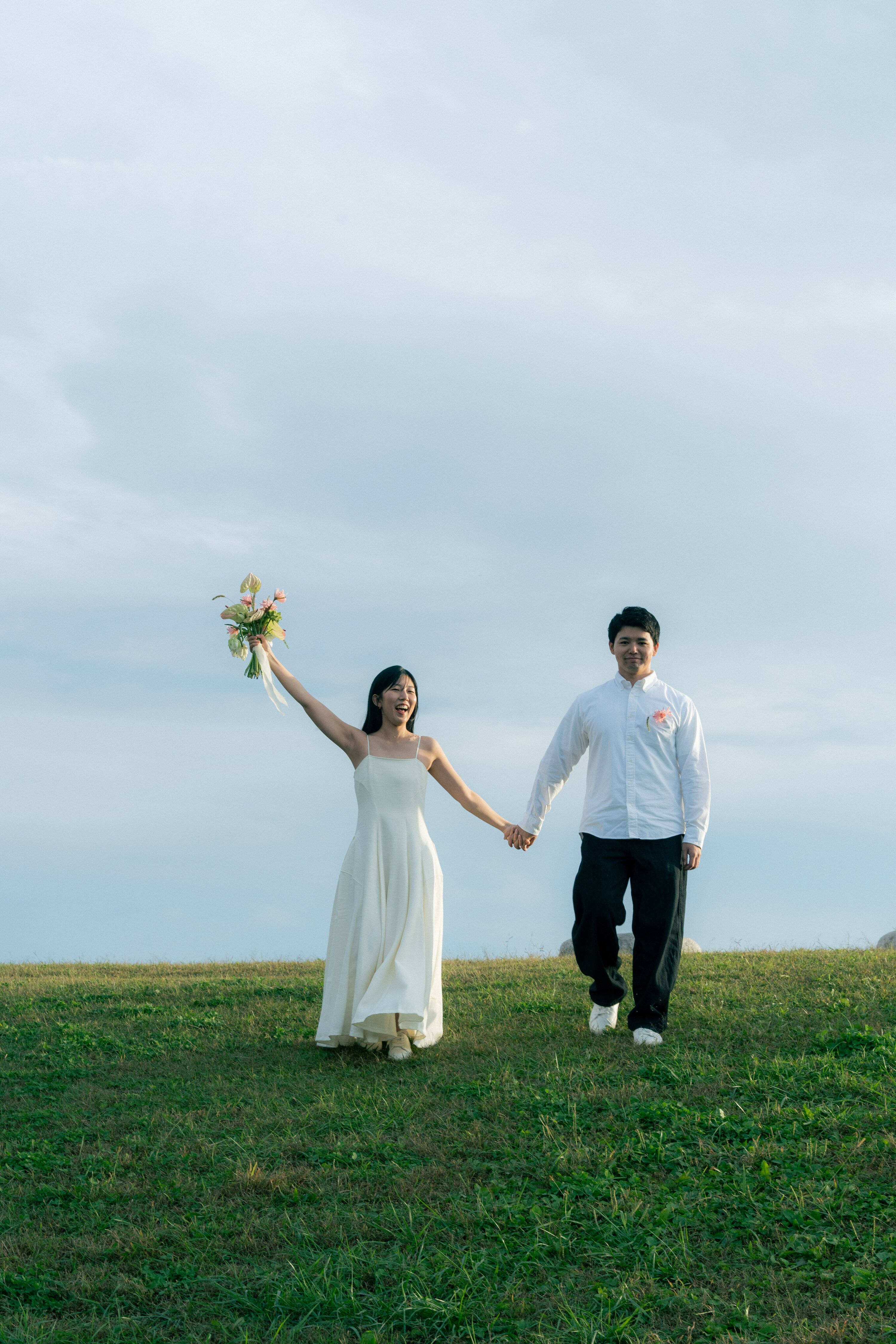 新郎新婦の写真 左