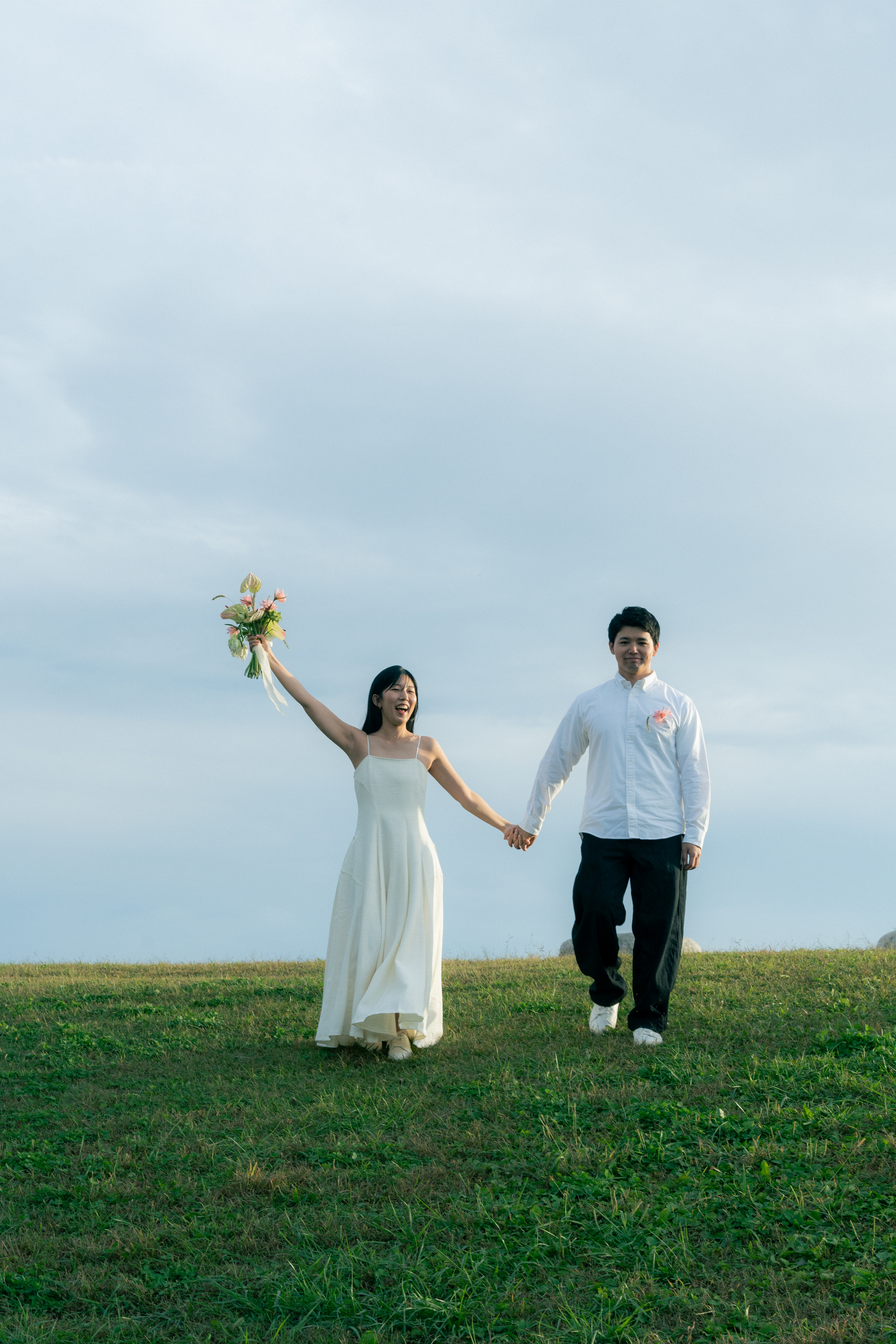 新郎新婦の写真 左